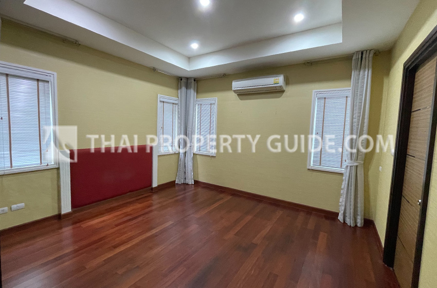 House with Private Pool in Sukhumvit 